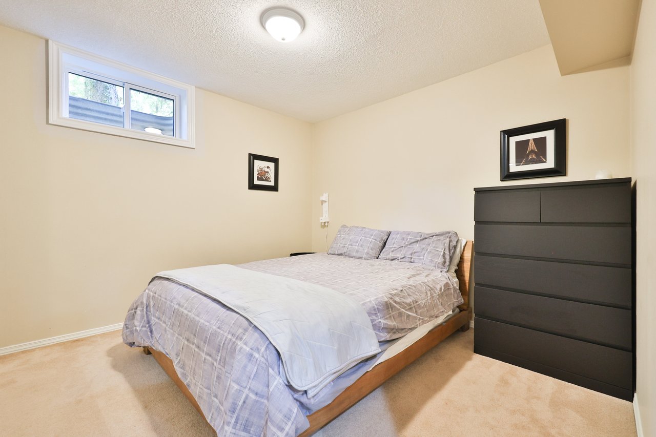 206 Rossmore Boulevard, Burlington