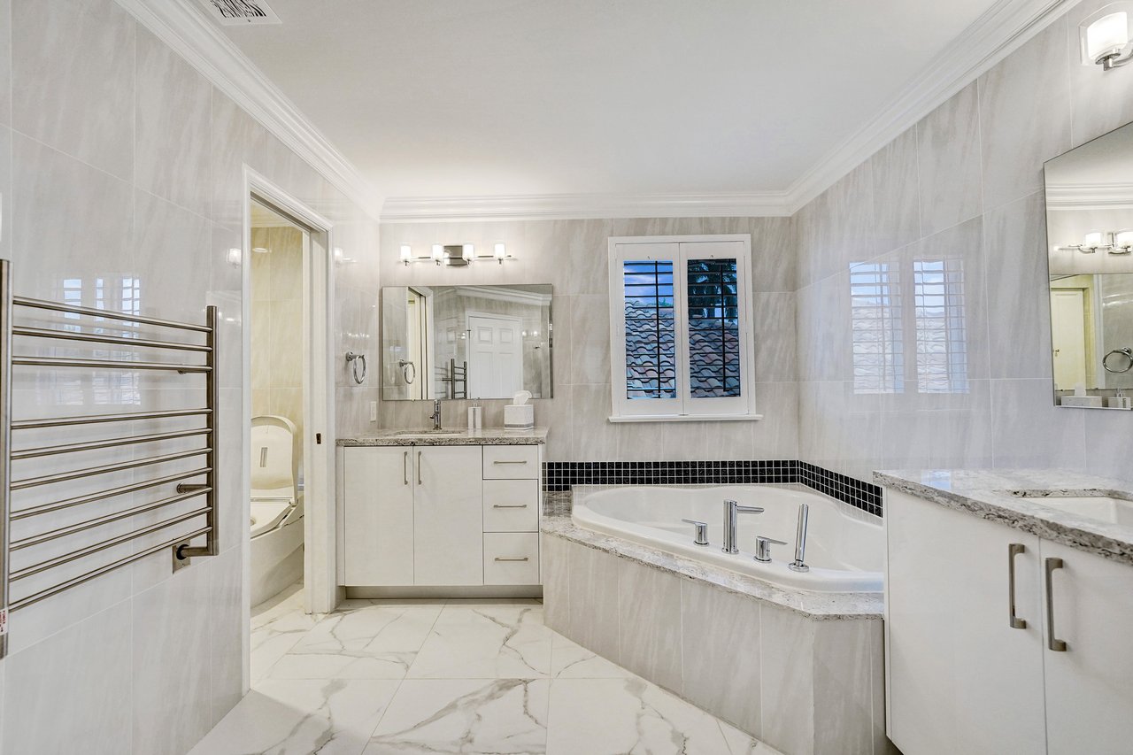 949 Crestview Cir
