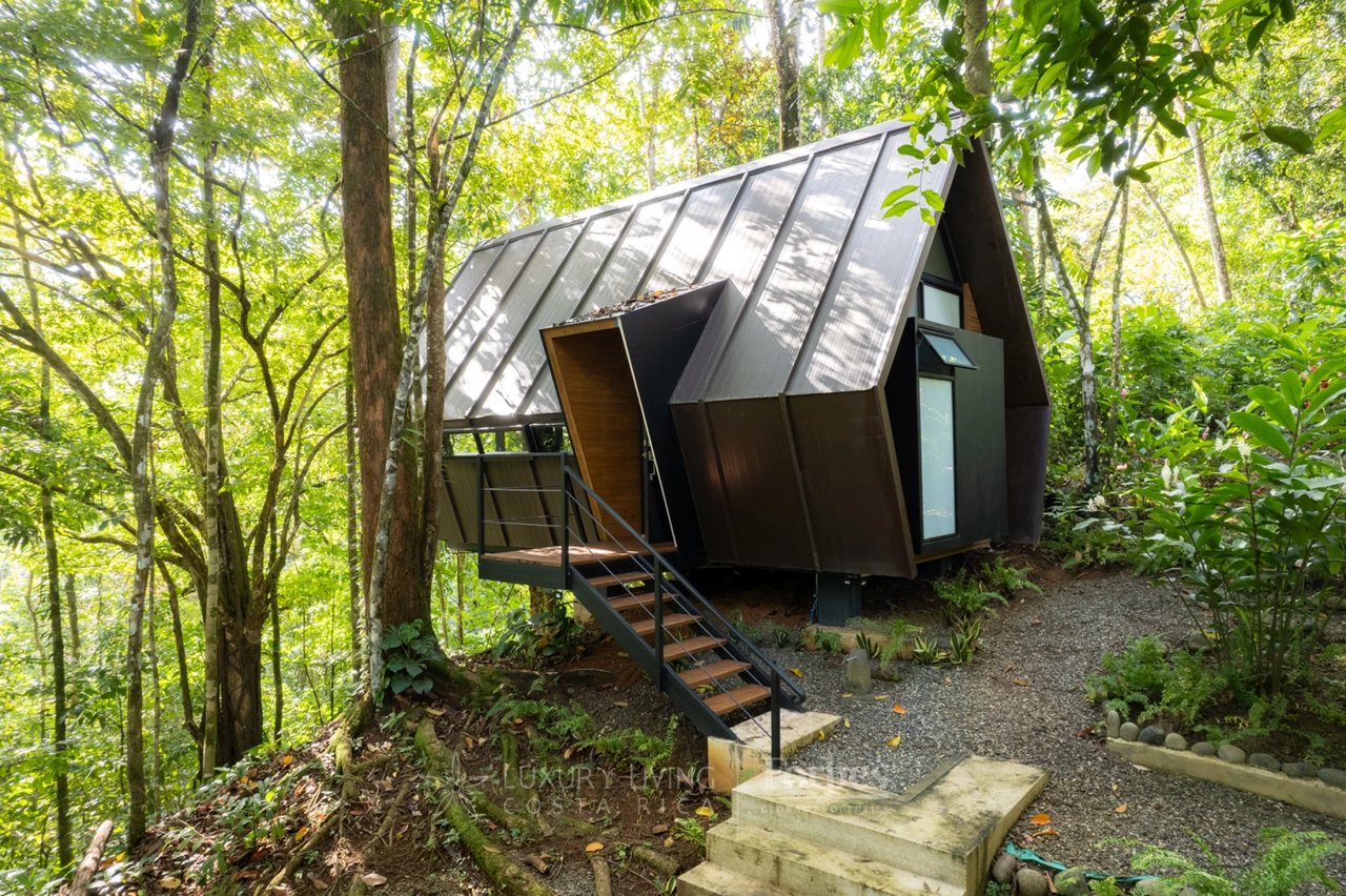 20391 - Property near the beach with hotel or private home potential