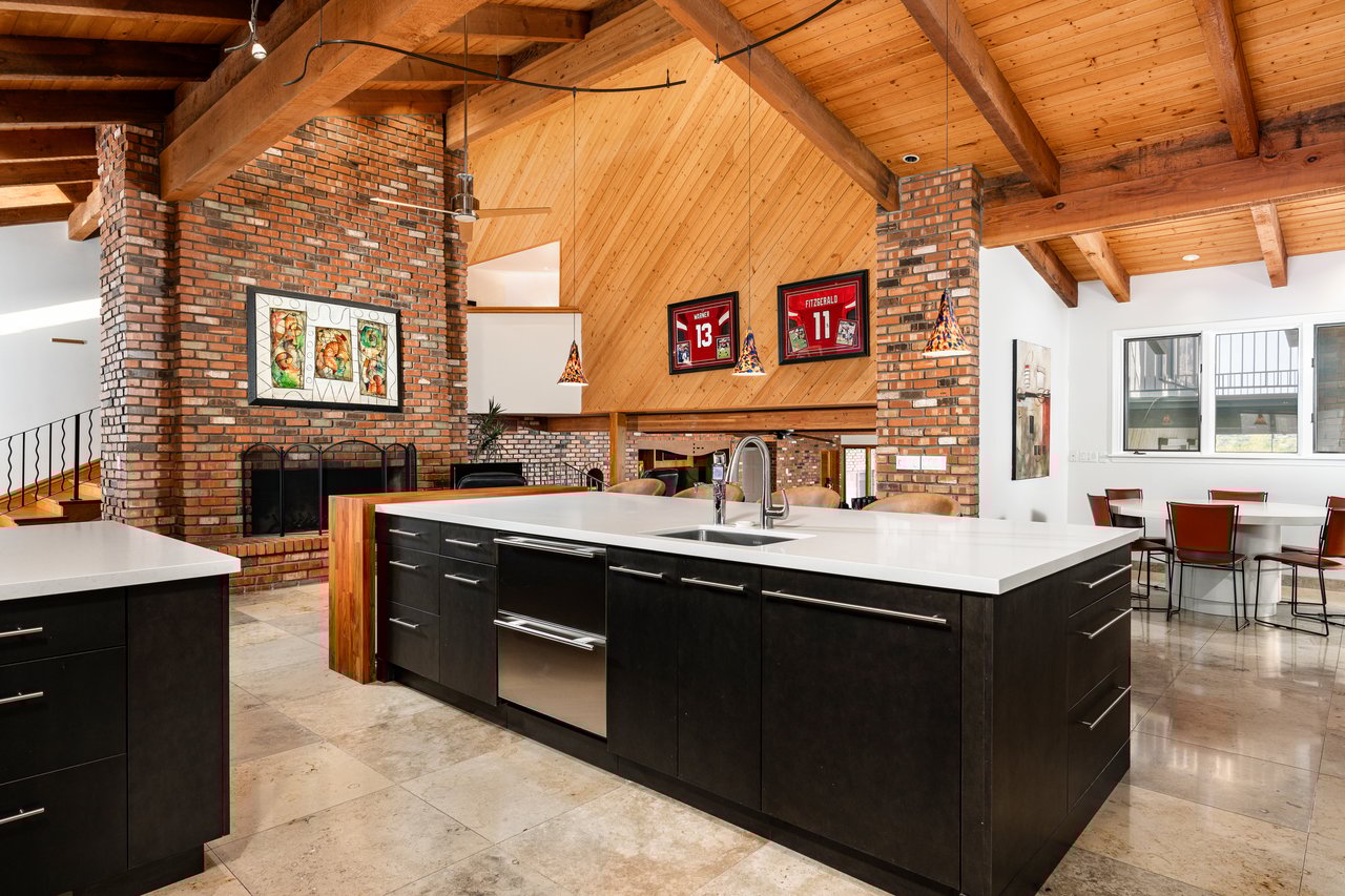 Luxury PV Hilltop Sanctuary