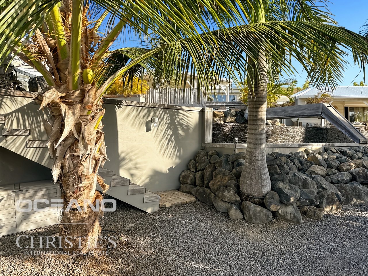 Real Estate Complex – 3 Villas + 1-Bedroom Apartment