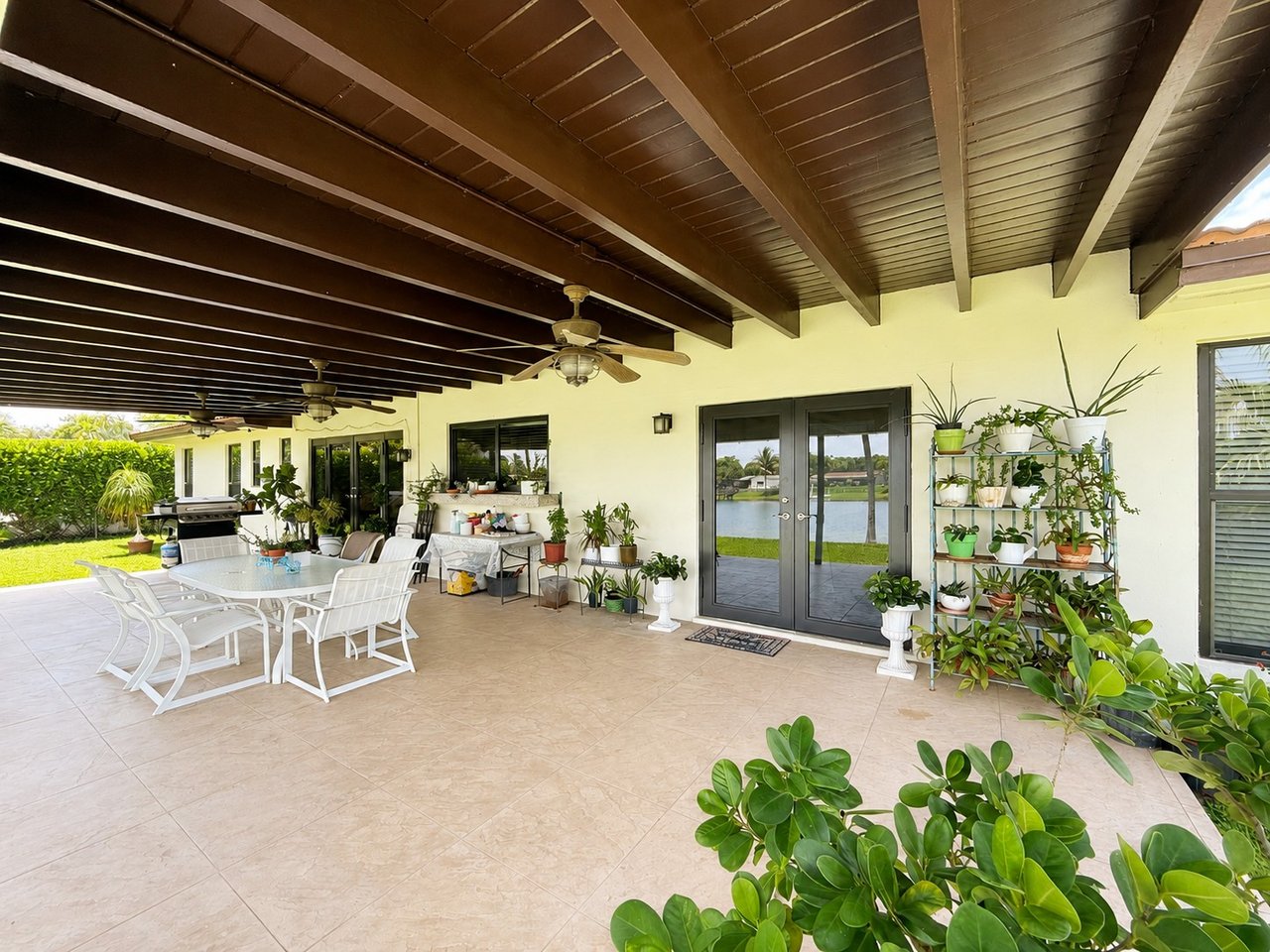 Lakefront Living in Kendall Lakes