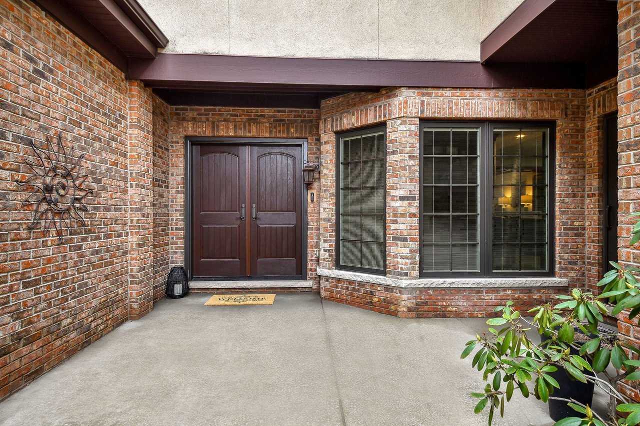 Luxury Townhome in Mackenzie Place Wheaton | 2009 MacKenzie Pl Unit 2009