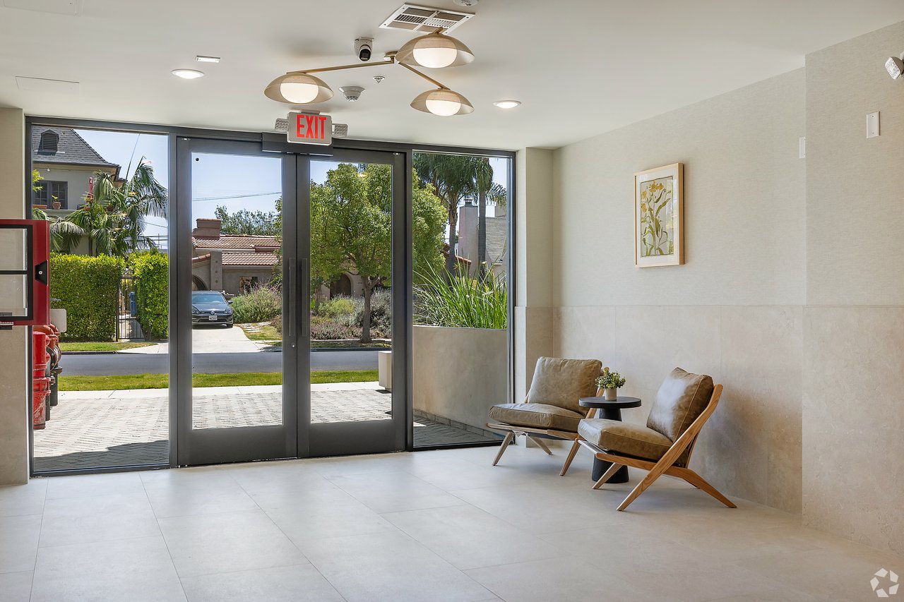 Paseo Living || 1303 S Orange Grove Avenue