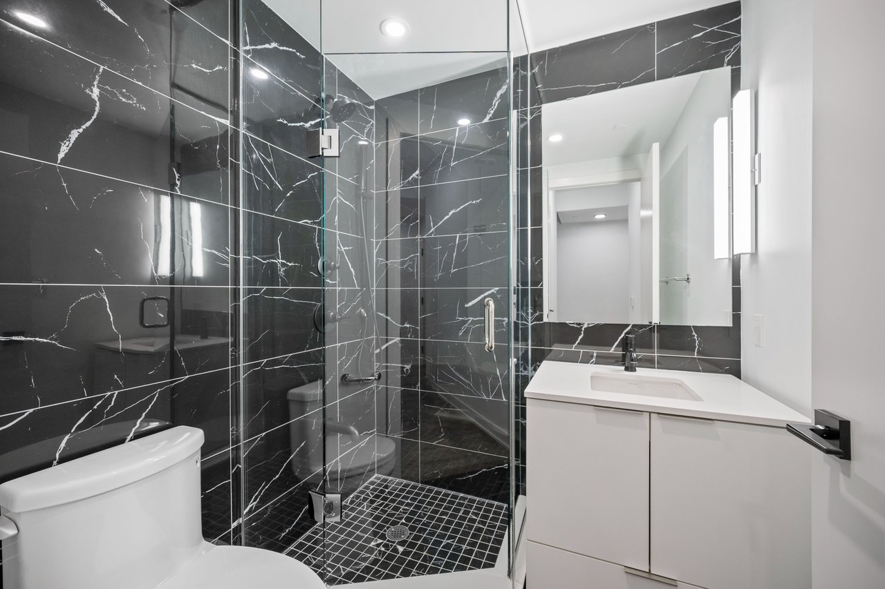 327 King Street W Unit: 302