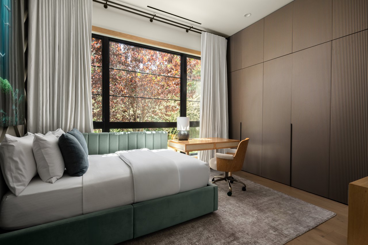 455 N Bundy Dr, Brentwood