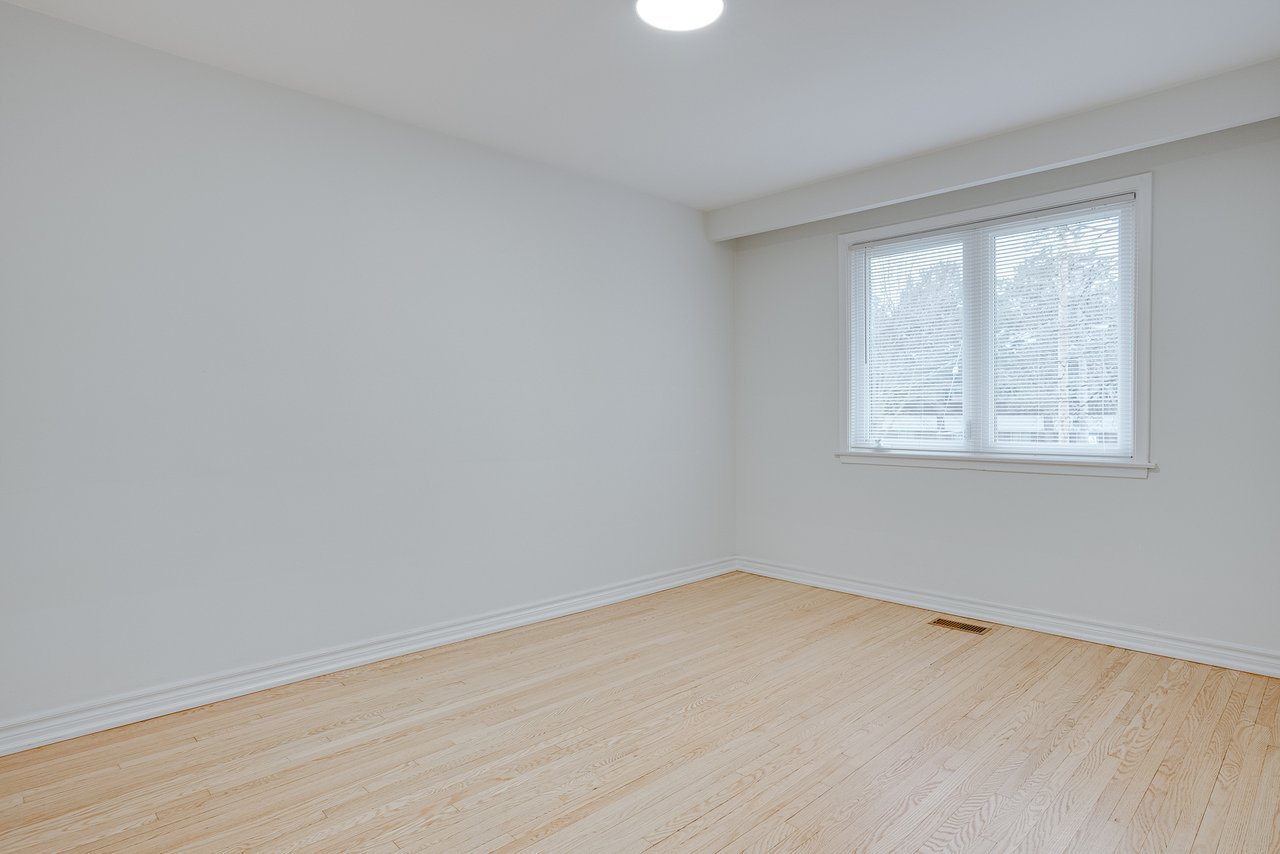 25 Karen Road Unit: Upper