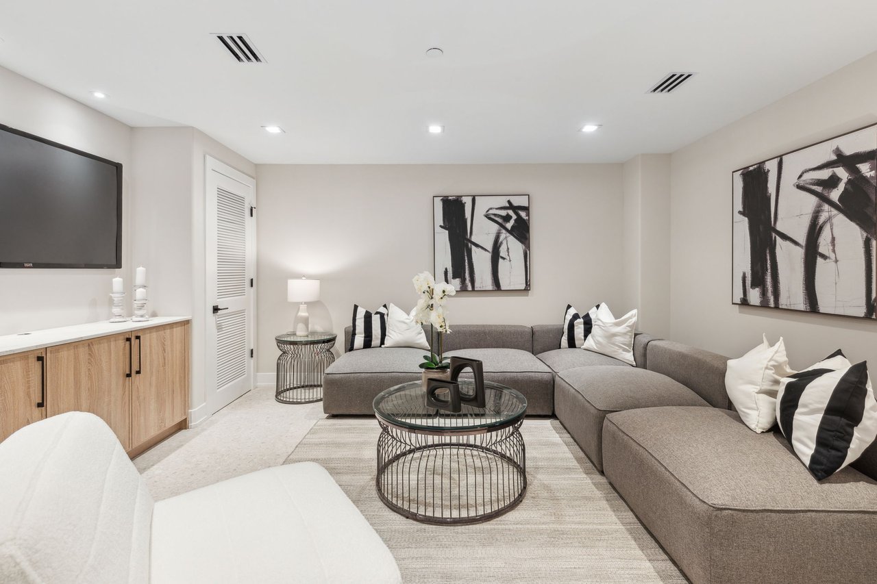 344 S Hicks St, Philadelphia, PA 19102	