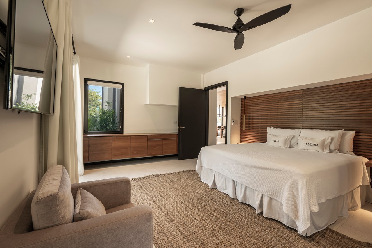 Villa Solana: Modern Luxury Steps from Playa Mansita in Hacienda Pinilla
