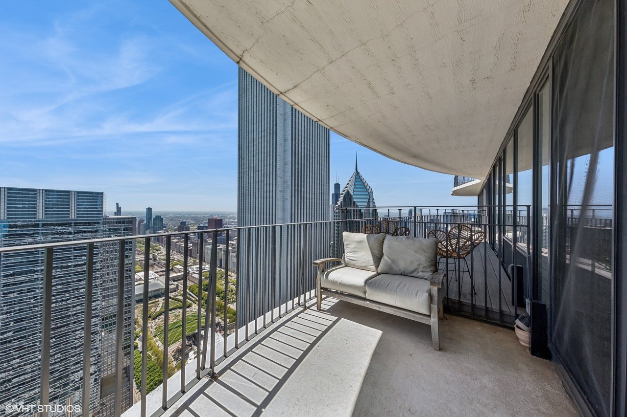 225 N Columbus Dr 7408