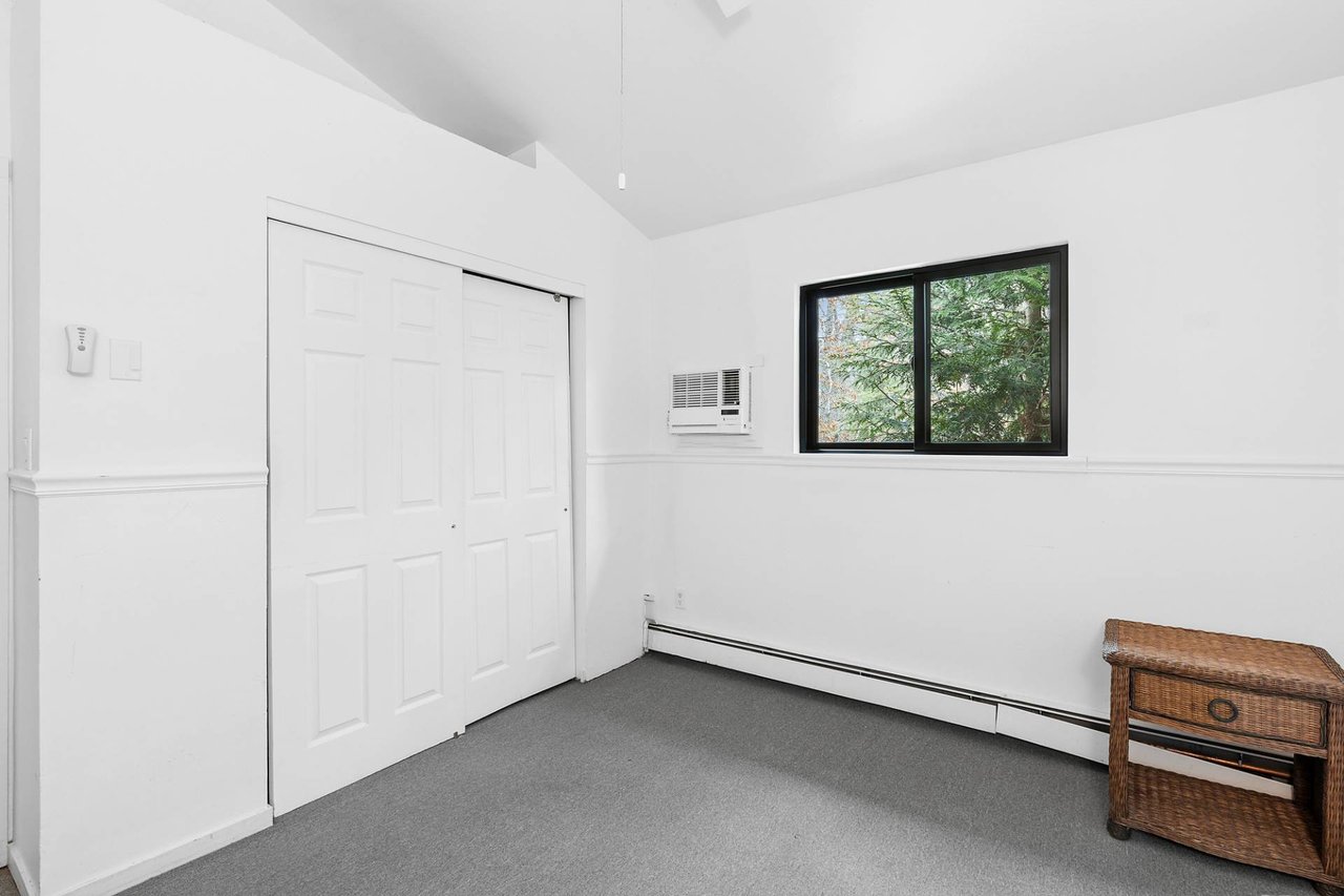 17 Mulford Ave