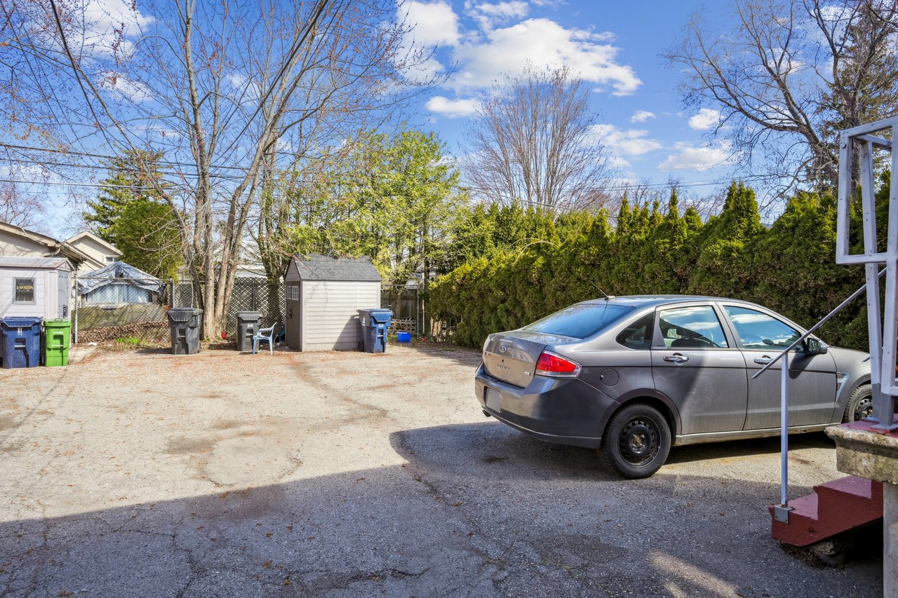Income Generating Triplex in Premium Location!