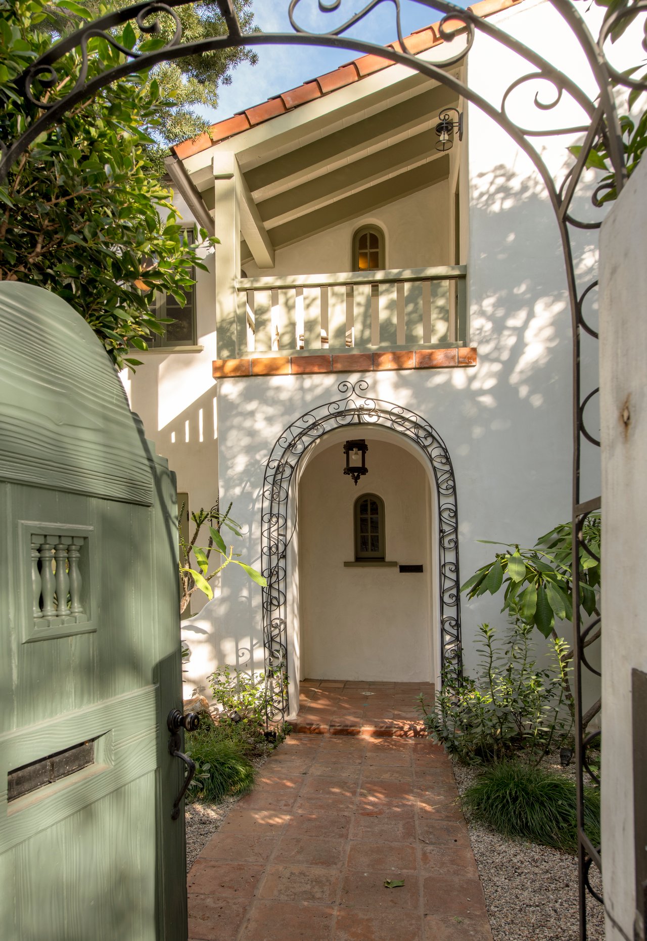 1982 N Normandie Ave