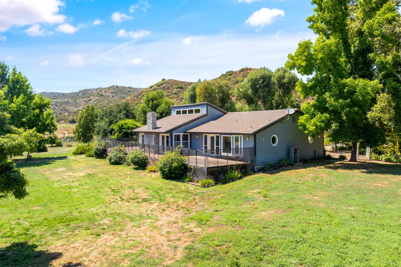 37797 Calle De Lobo