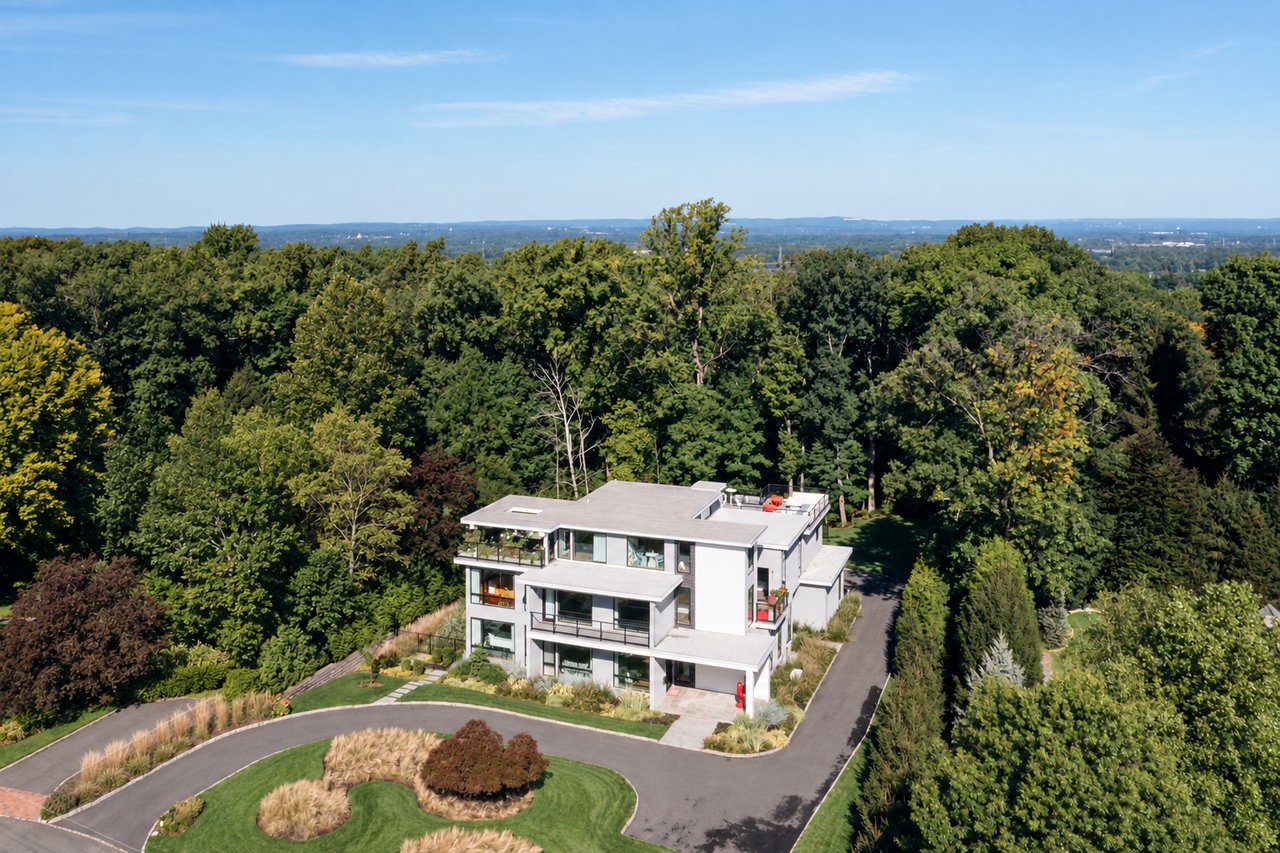 286 Hartshorn Drive, Short Hills, NJ 07078