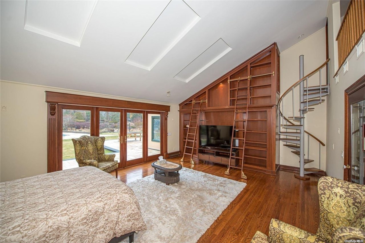 4 Mallard Dr