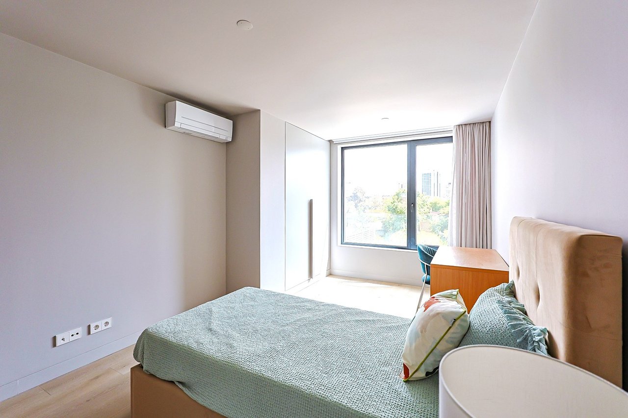 Stylish 2-Bedroom Apartment in the Heart of Lisbon with Exceptional Amenities