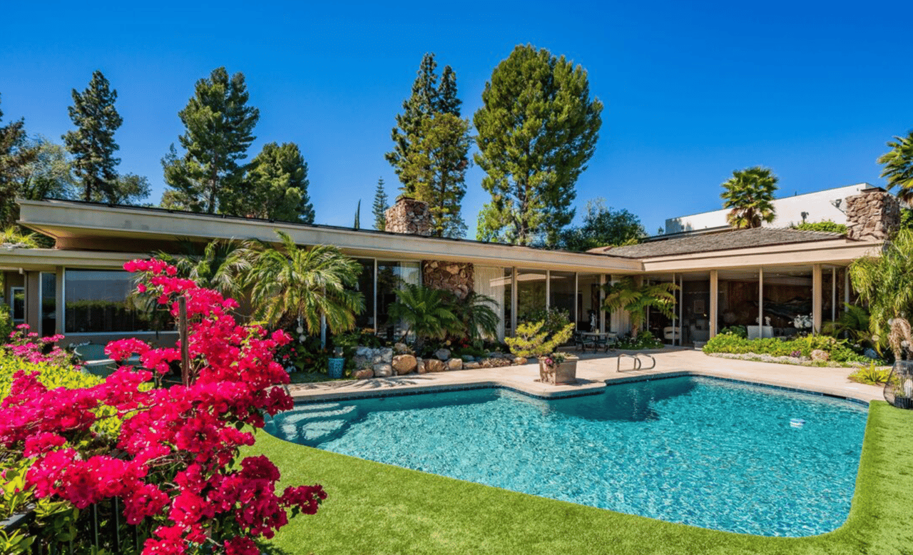  meticulously maintained single-story residence