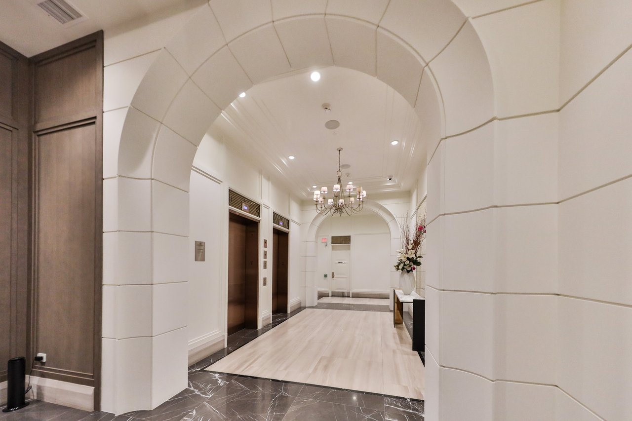 307-300 Randall Street, Oakville