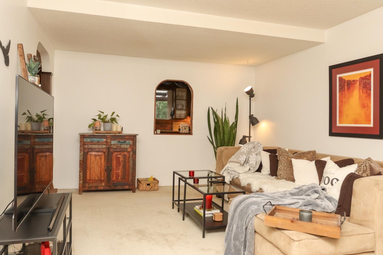1148 Deep Cove Road, North Vancouver