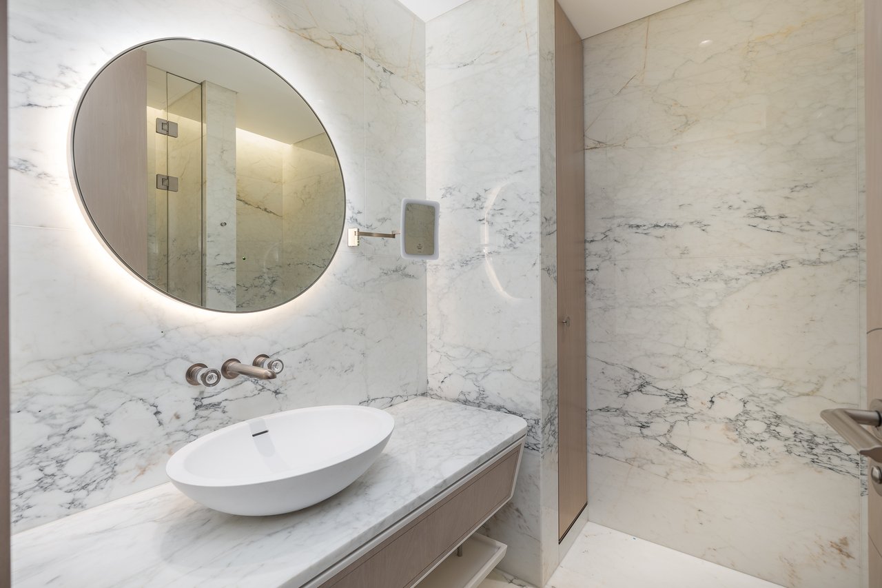Four Seasons Private Residences - Apartment