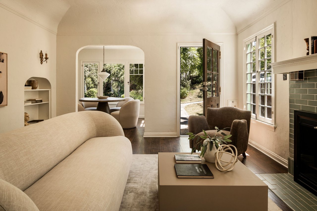 Charming 1928 Stucco Bungalow in the Heart of Pasadena