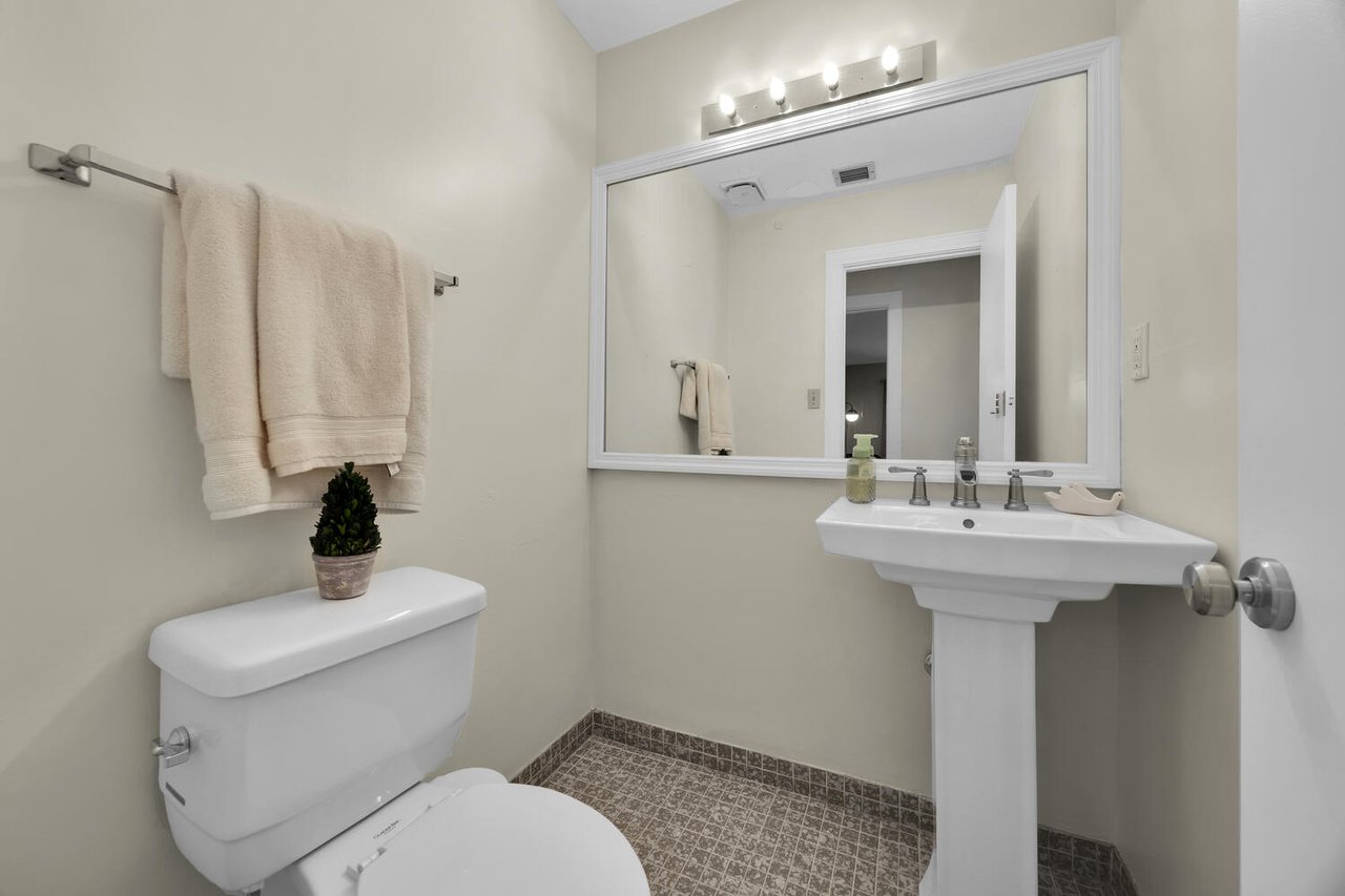 Spacious Living on a Private Cul-de-Sac