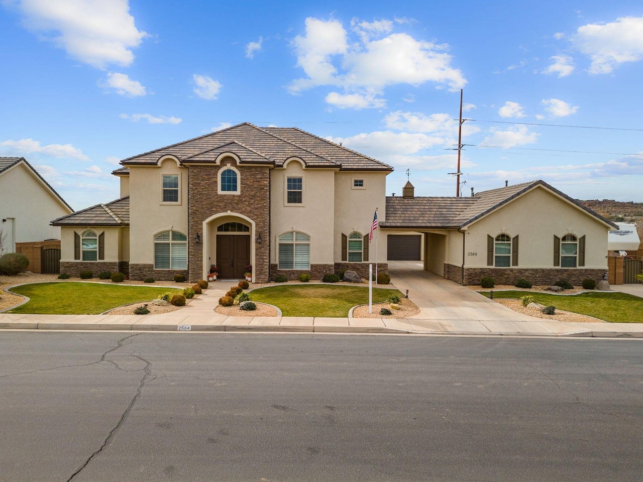 2564 S 3030 E
