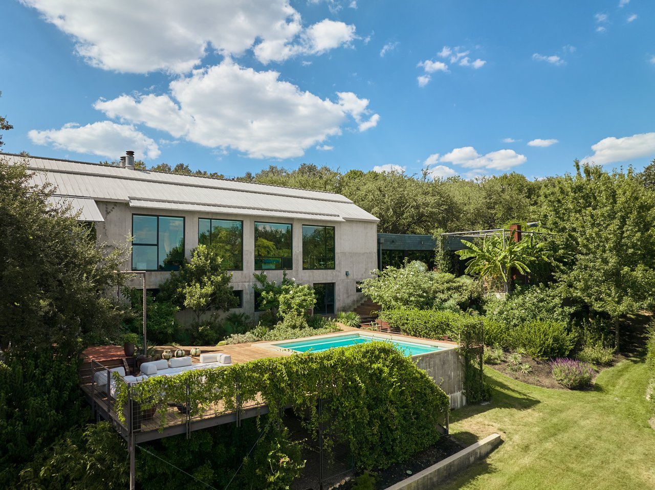 STRATFORD HILLS ARCHITECTURAL LANDMARK