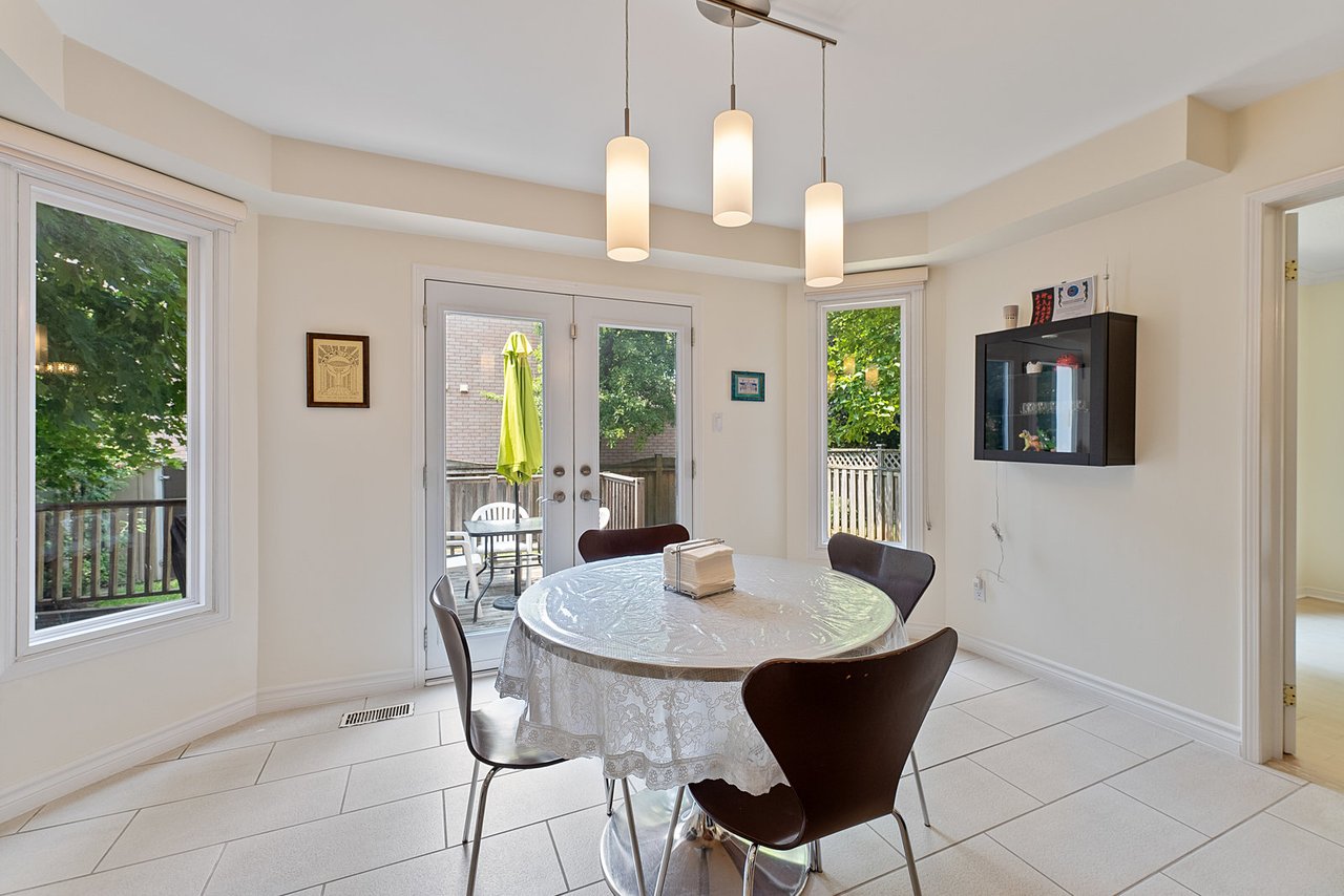 28 Thornway Ave