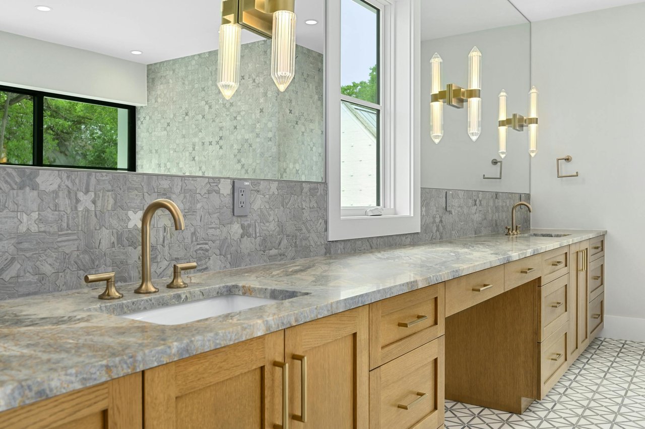 2400 Bridle Path