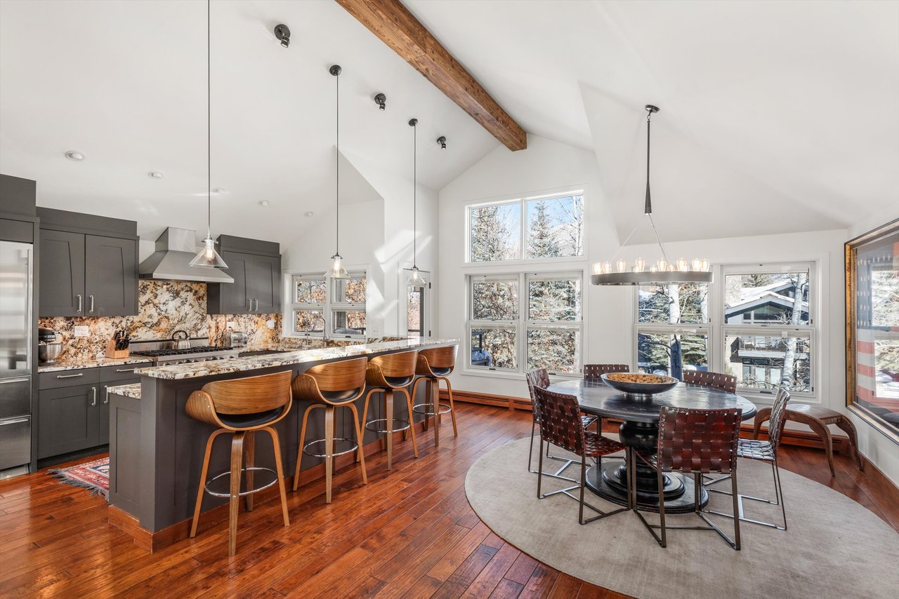 Aspen Core Luxury: Walk to the Gondola from this Spacious Townhome