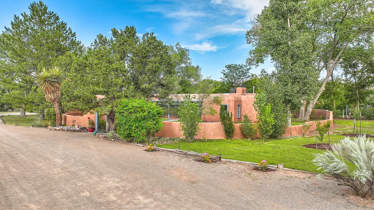 5910 Corrales Rd