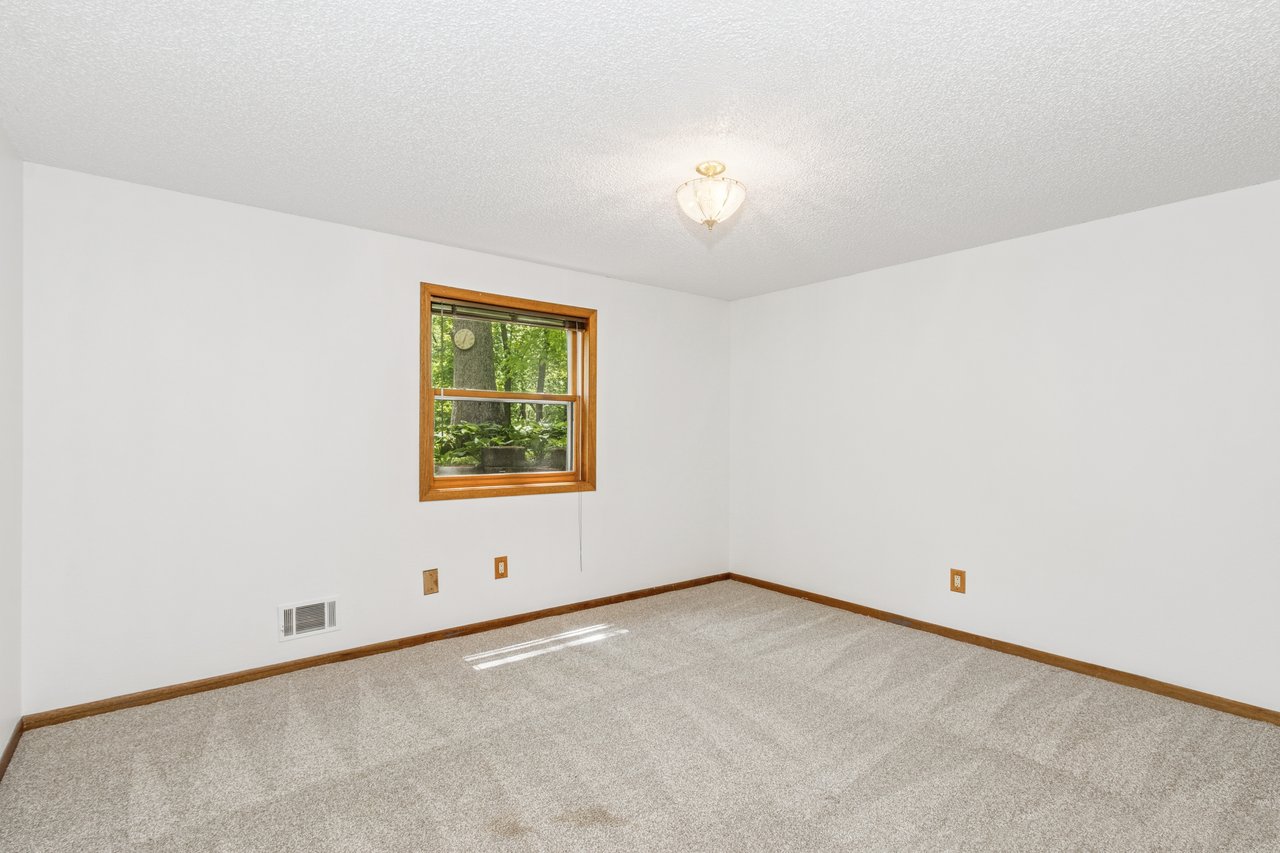 6 Woodland Dr NE