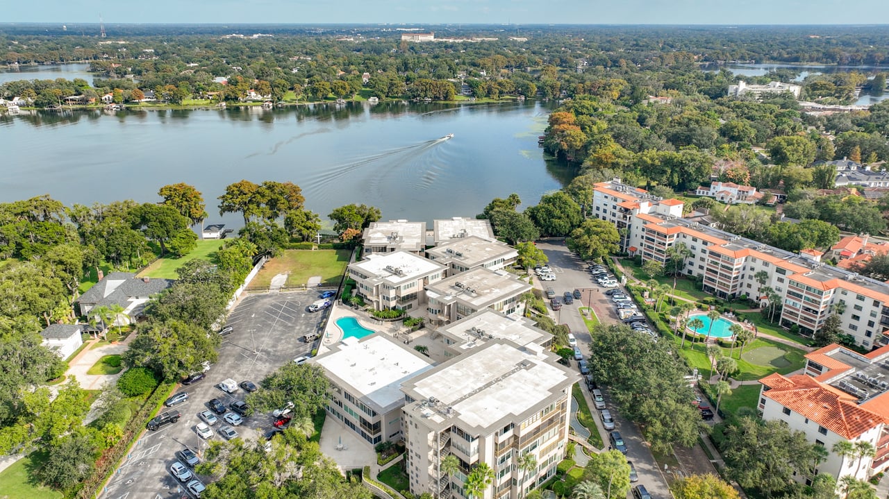 Blissful Downtown Winter Park Pied-à-Terre at Whispering Waters 
