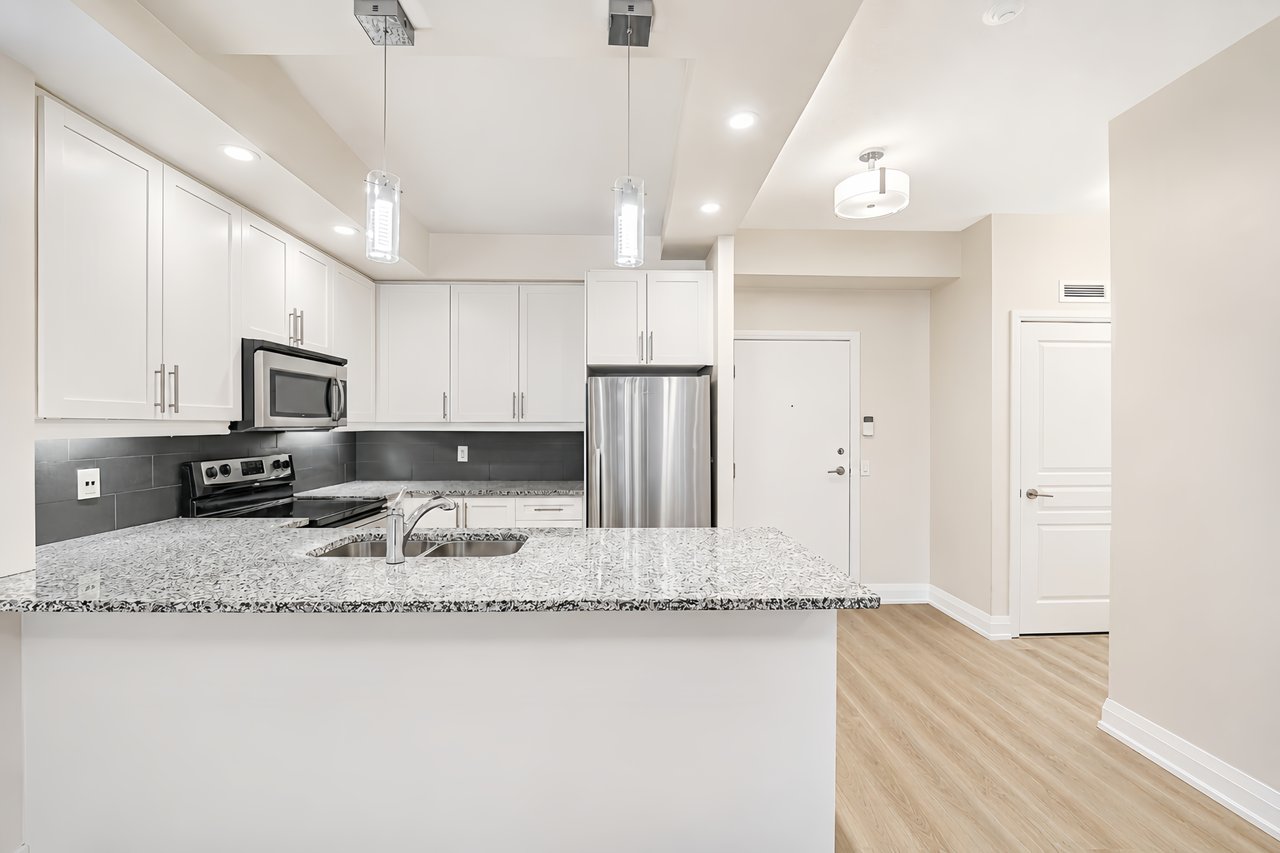 1 Hurontario St 308