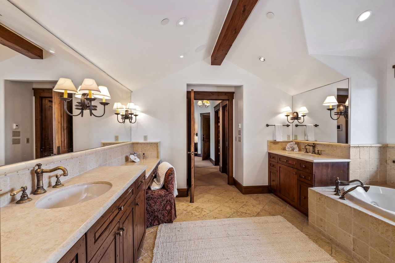 1092 The Summit Trail