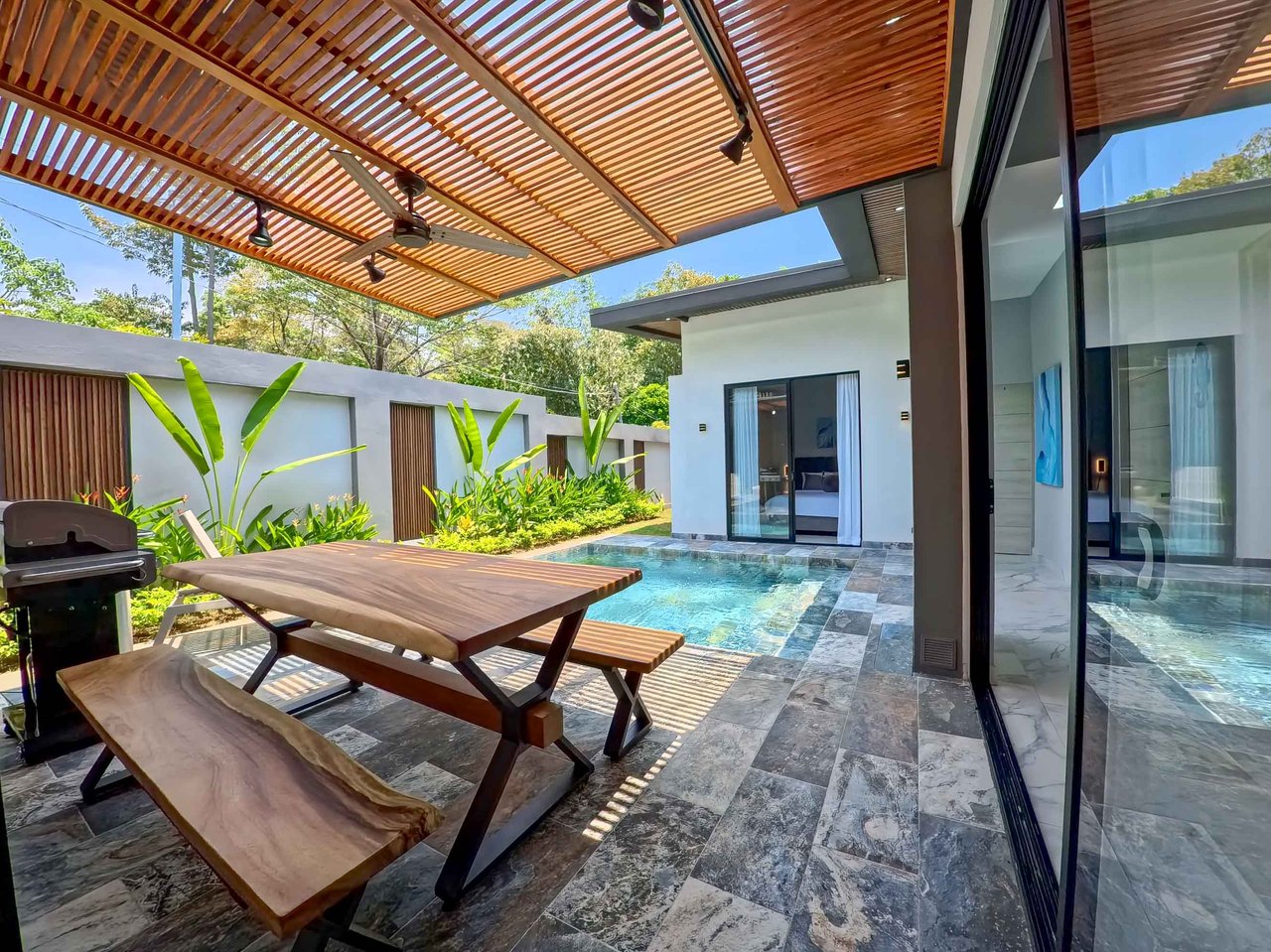 Great Location Brand New Pool House