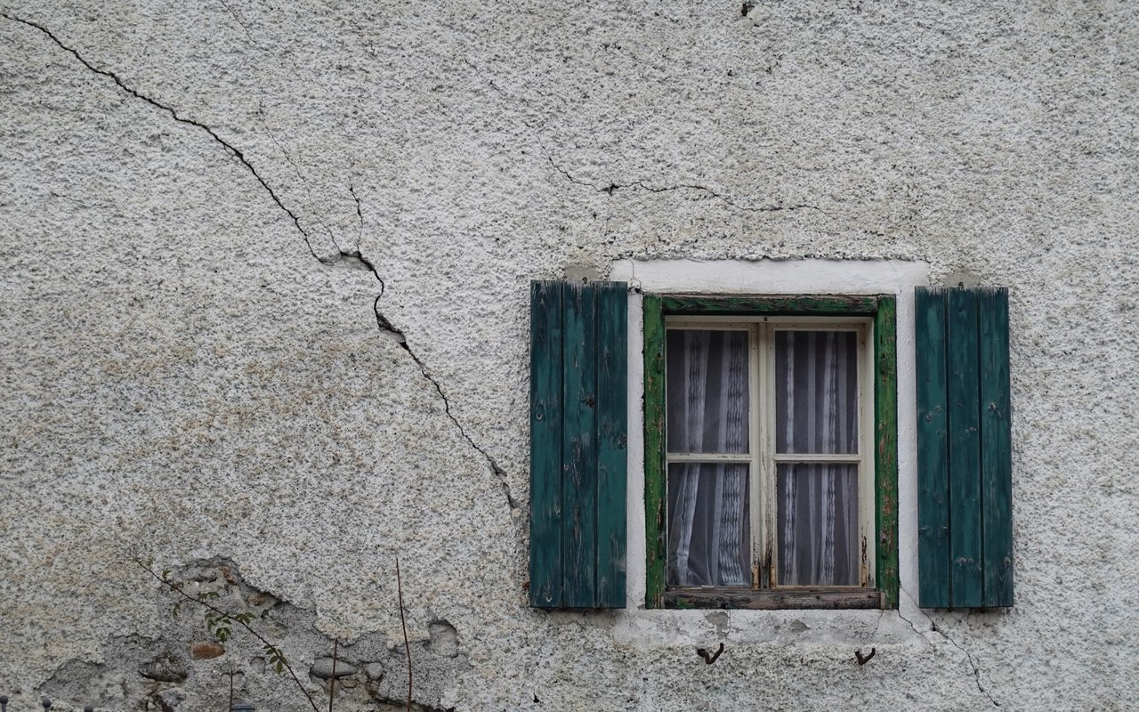 The 5 Biggest Red Flags To Spot When Purchasing A New House
