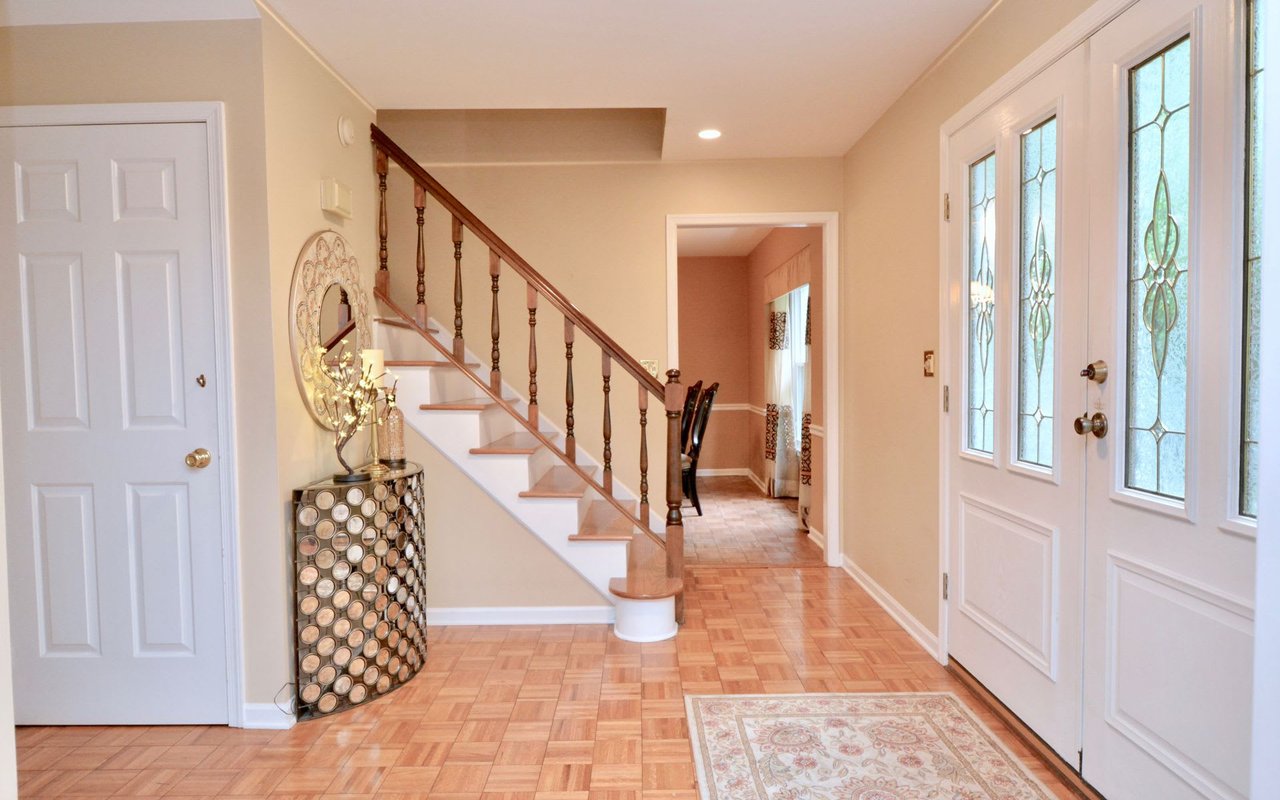 1 W CARTWRIGHT DR