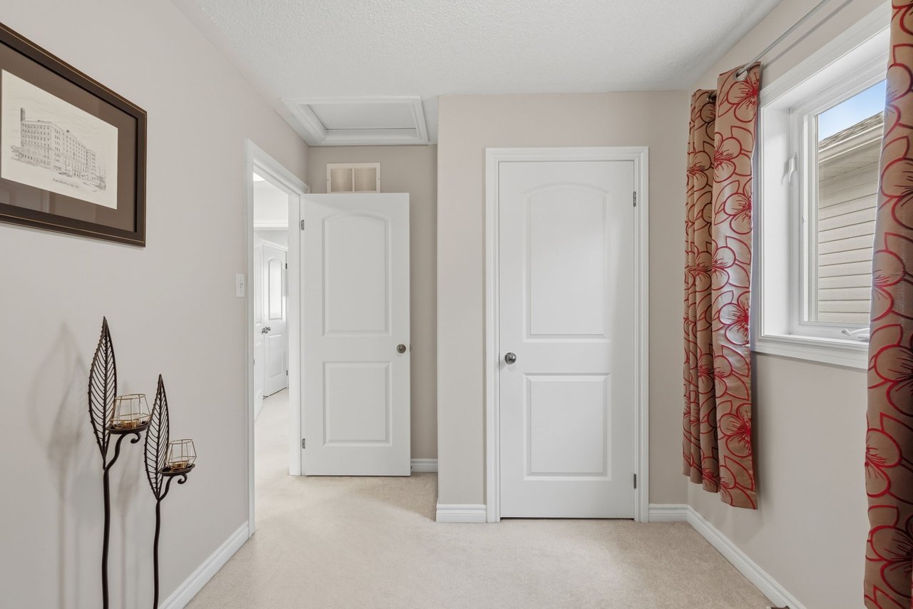215 Banting Crescent
