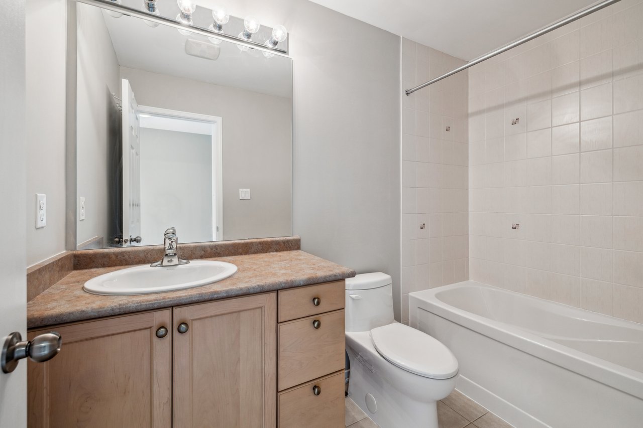 Freehold Townhouse on Quiet Court