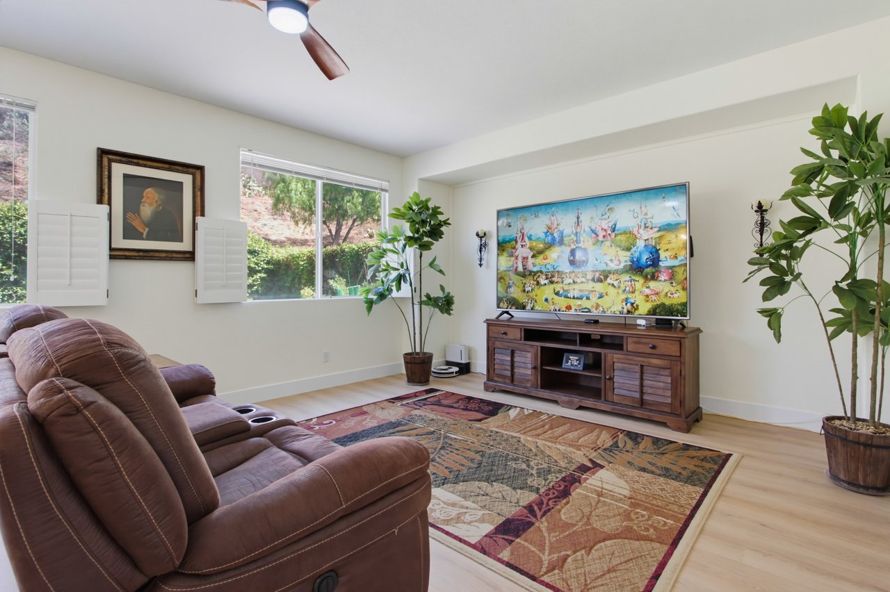 3350 Avocado Vista Ln
