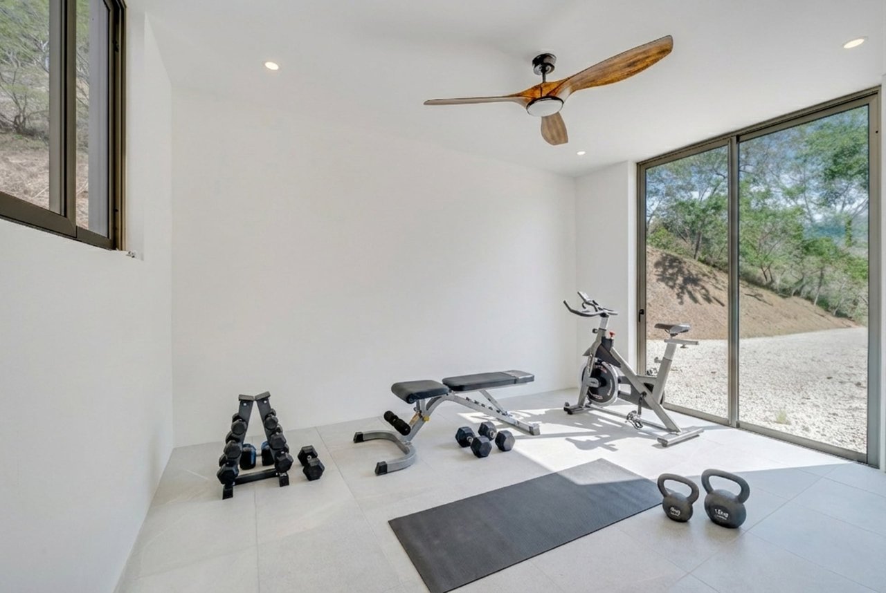 Finca Hermosa | Modern 3BR Luxury Villa with Infinity Pool in Exclusive Finca Panama Community