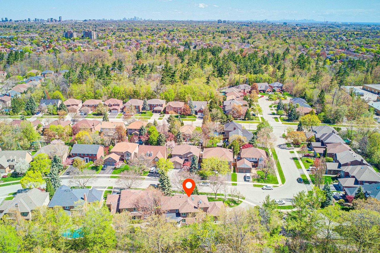 1296 Mapleridge Cres