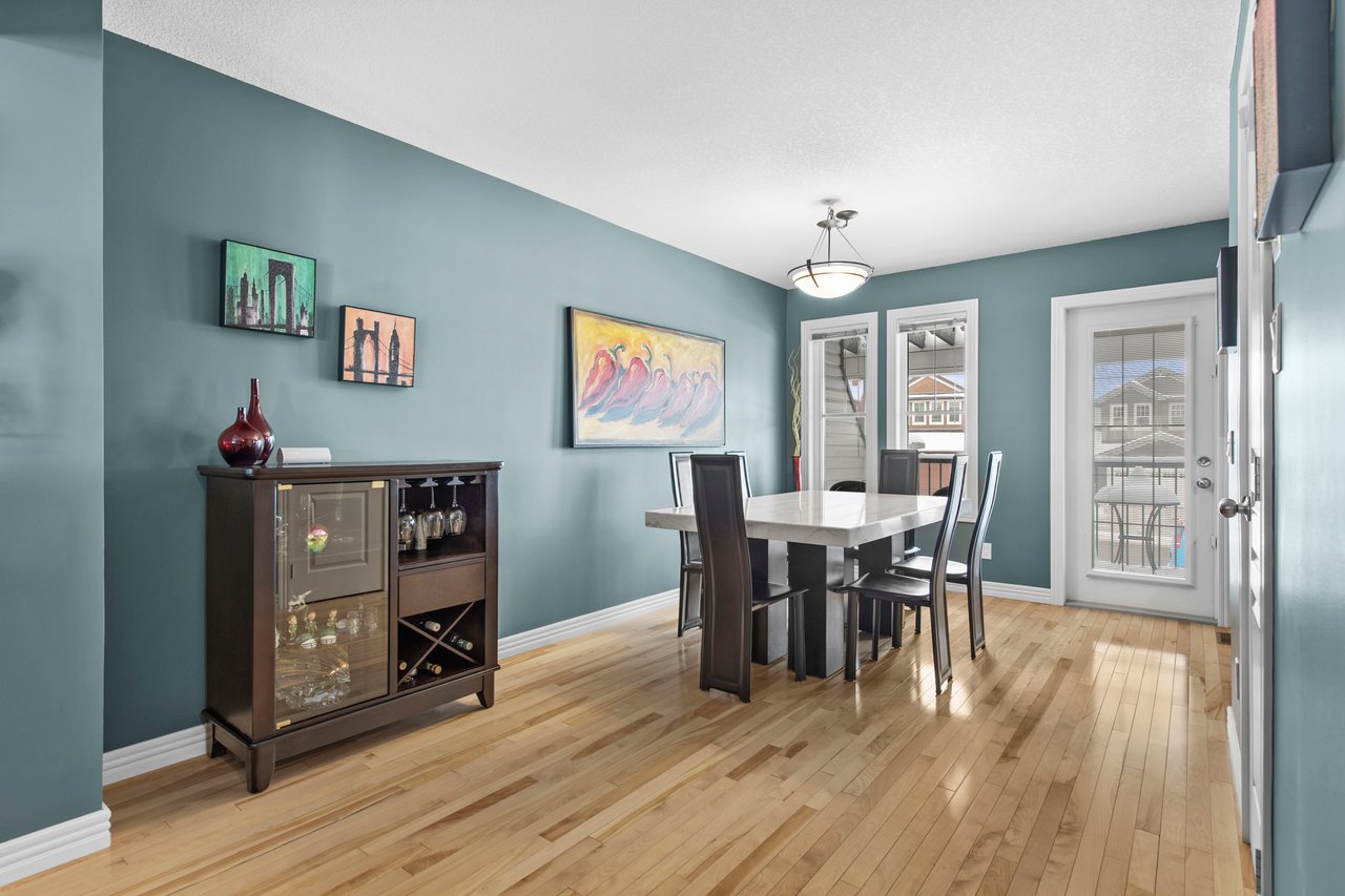 8910 Royal Oak Way NW