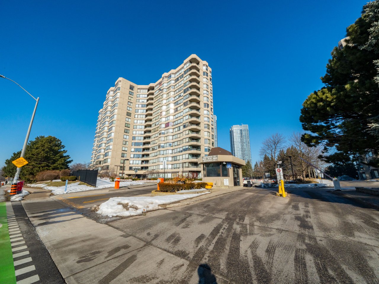 7420 Bathurst Street, 1602