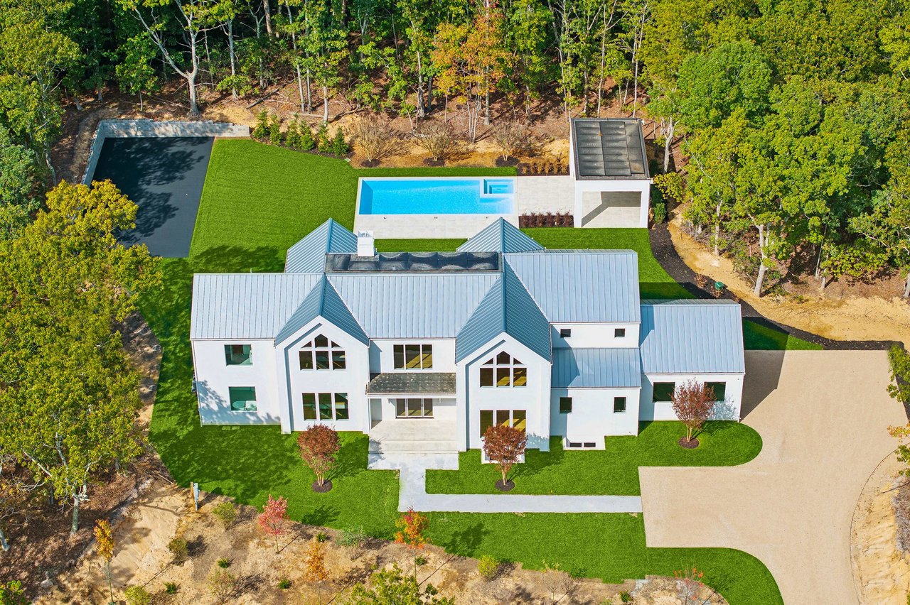 Barsalin Bespoke: A Masterpiece of Modern Hamptons Living 