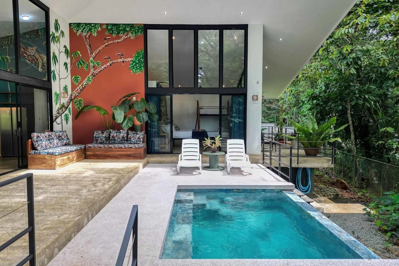 Gorgeous New Rainforest Villa with Pool and Creek, 20 minutes from Quepos