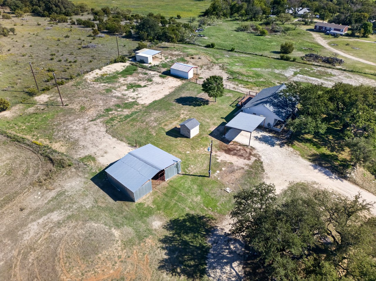 277 Private Road 1611